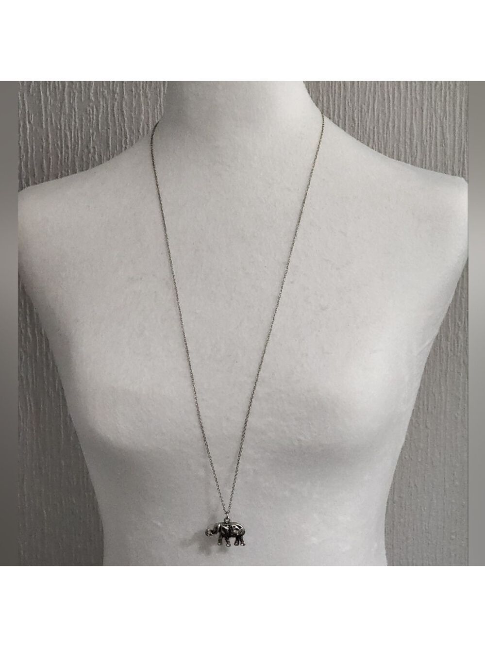Silvertone Elephant Pendant Necklace Rhinestone - Picture 3 of 14